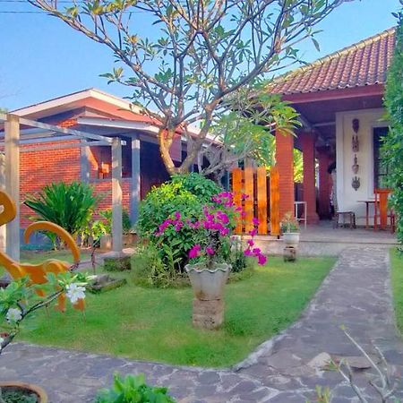 Tunjung Guest House Lovina Beach Pabean Buleleng Екстериор снимка