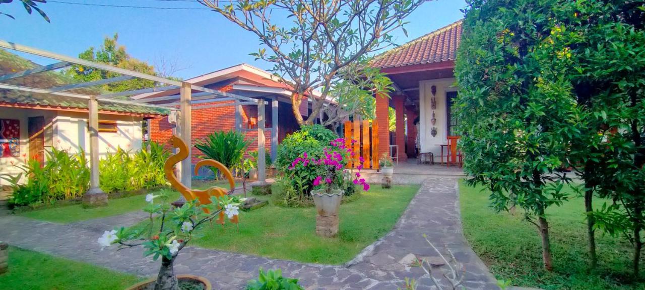 Tunjung Guest House Lovina Beach Pabean Buleleng Екстериор снимка