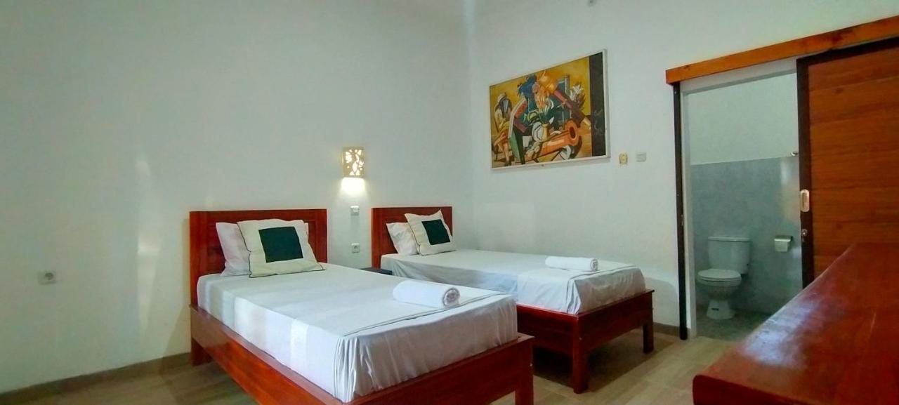 Tunjung Guest House Lovina Beach Pabean Buleleng Екстериор снимка