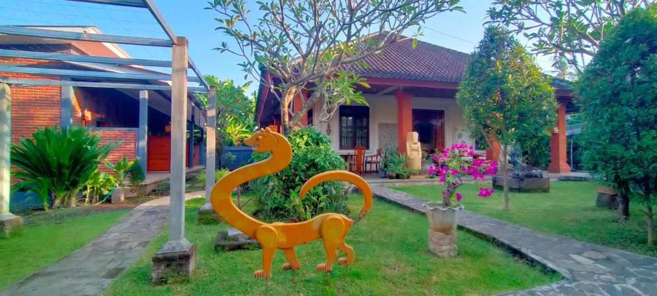 Tunjung Guest House Lovina Beach Pabean Buleleng Екстериор снимка