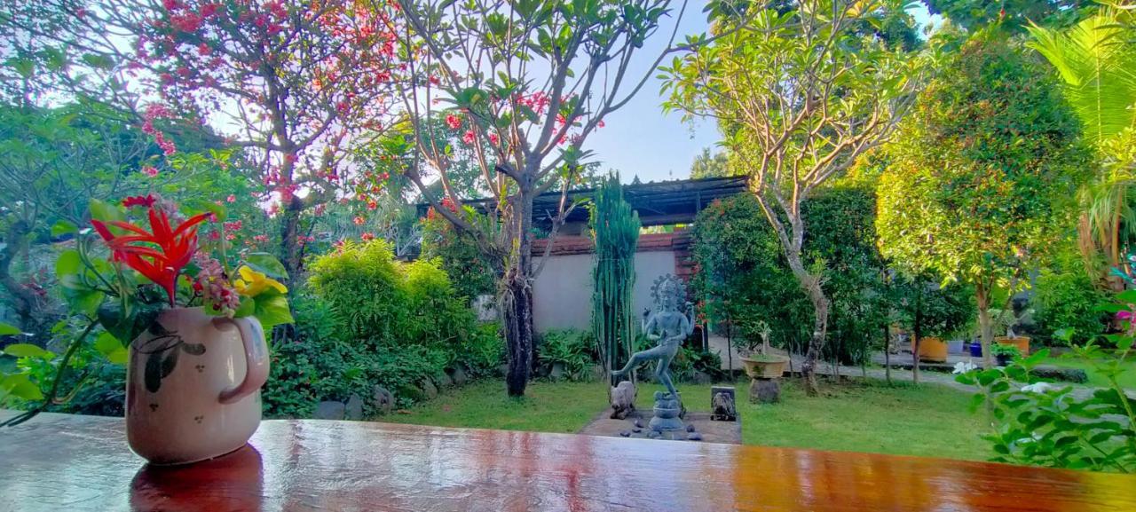 Tunjung Guest House Lovina Beach Pabean Buleleng Екстериор снимка